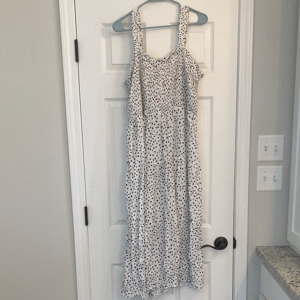 beachlunchlounge White Maxi Tank Ruched Dress with Black Dots [Size: XL]